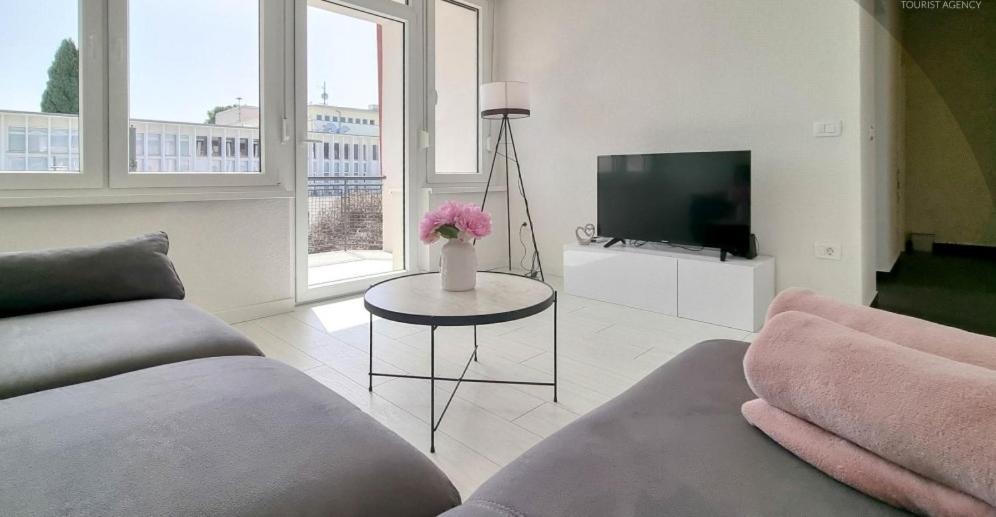 Bella Apartment Umag Bagian luar foto
